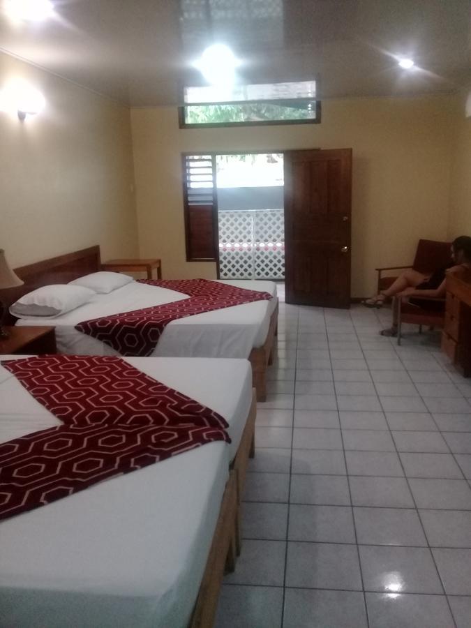 Monique'S Guest House Maraval Exterior photo